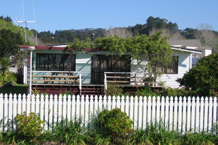 Photo of property in 24 Marine Parade, Cooks Beach, Whitianga, 3591