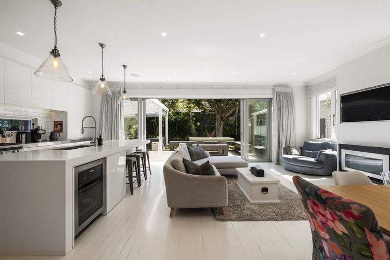 Photo of property in 2 Katherine Avenue, Thorndon, Wellington, 6011