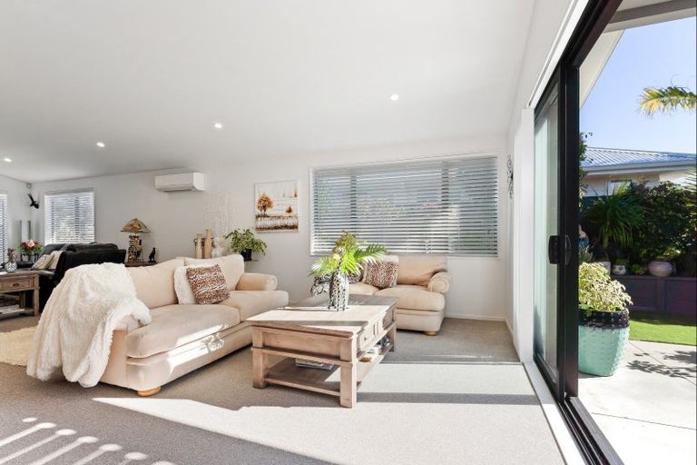 Photo of property in 6 Trevally Place, Snells Beach, 0920