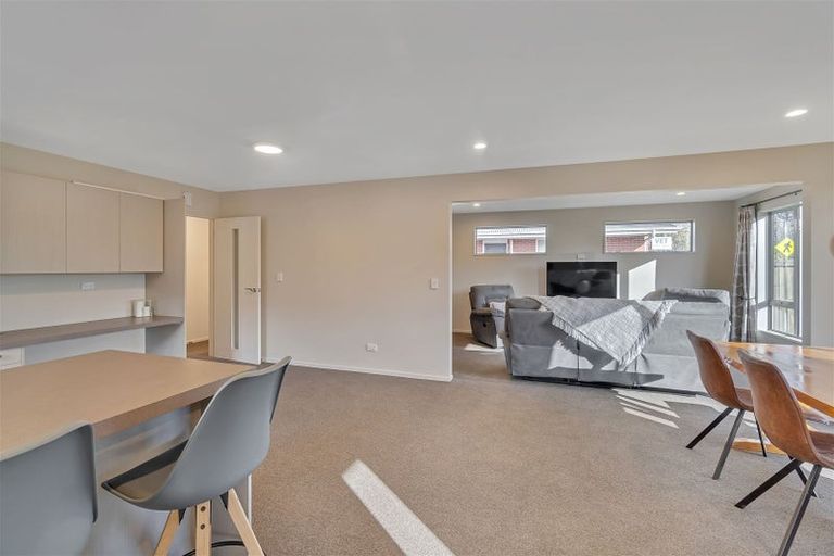 Photo of property in 104 Wainoni Road, Avondale, Christchurch, 8061