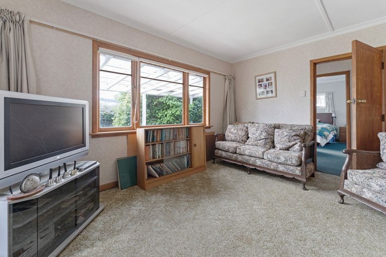 Photo of property in 16 Hursthouse Street, Vogeltown, New Plymouth, 4310