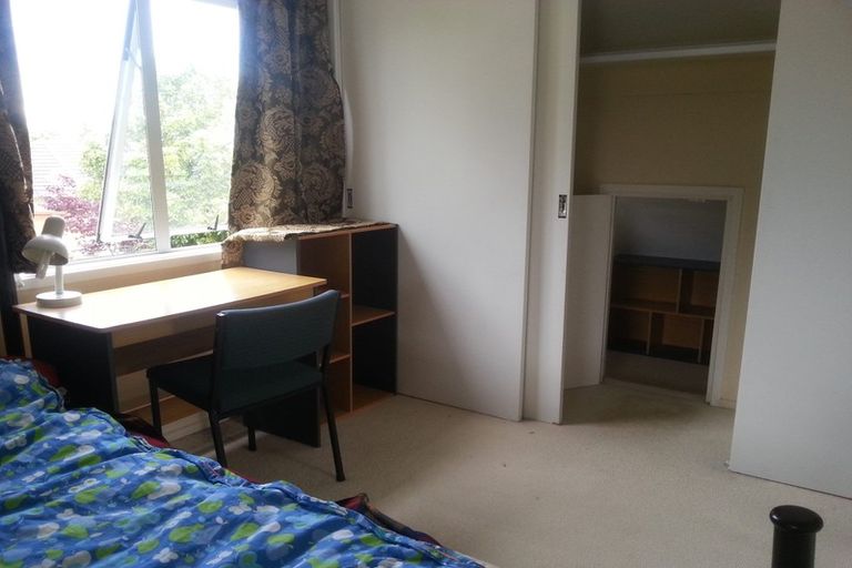 Photo of property in 11 Cobblestone Lane, Hillcrest, Auckland, 0627