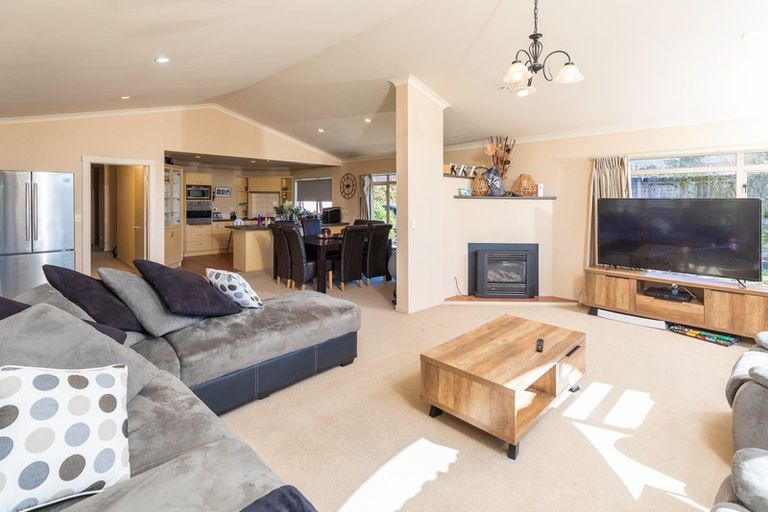 Photo of property in 122 Rototuna Road, Rototuna, Hamilton, 3210