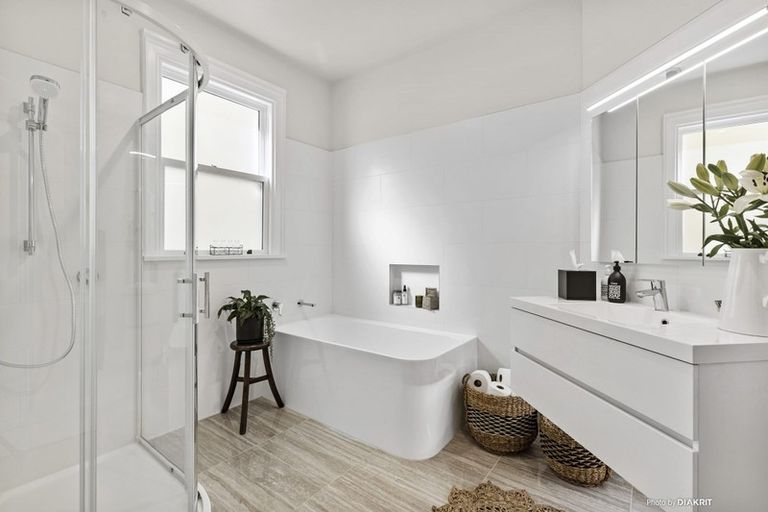 Photo of property in 30 Talavera Terrace, Kelburn, Wellington, 6012