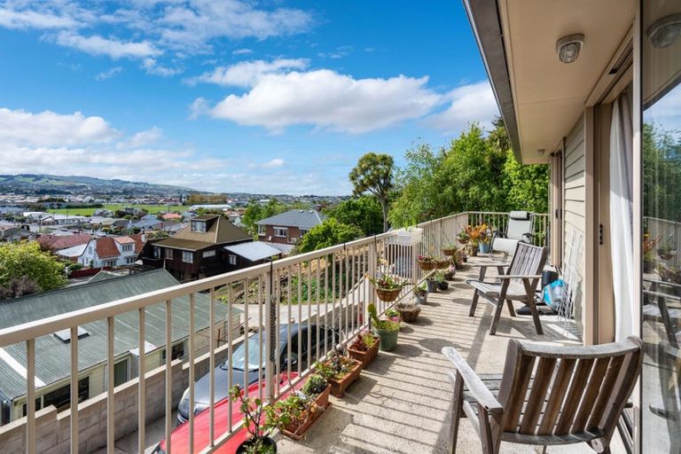 Photo of property in 69 Easther Crescent, Kew, Dunedin, 9012