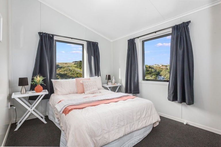 Photo of property in 48 Whanake Street, Titahi Bay, Porirua, 5022