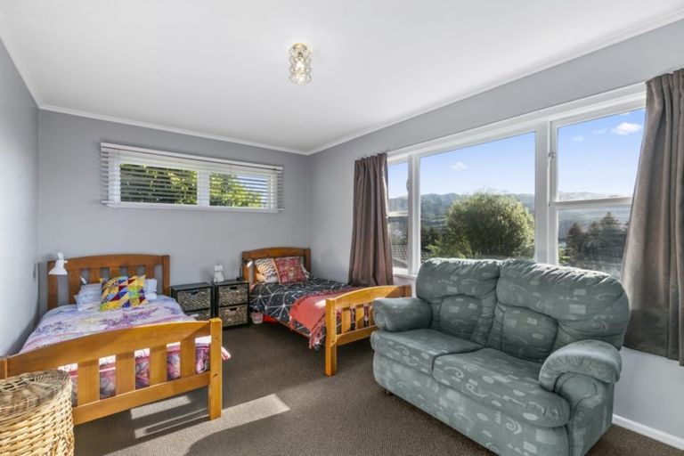 Photo of property in 76 Raroa Terrace, Tawa, Wellington, 5028