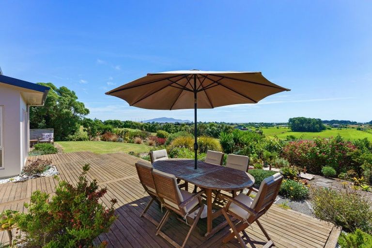 Photo of property in 52 Harakeke Road, Te Horo, Otaki, 5581