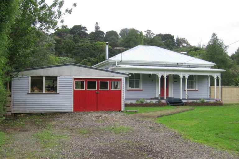 Photo of property in 8 Western Road, Laingholm, Auckland, 0604
