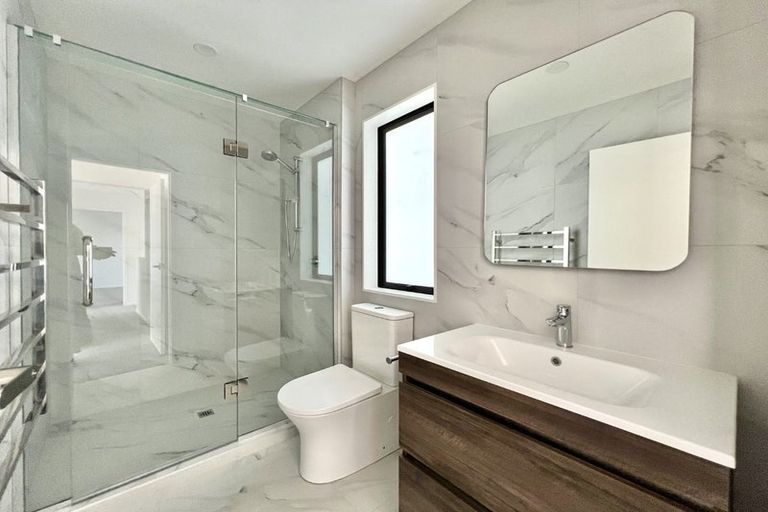 Photo of property in 13e Matterhorn Crescent, Northpark, Auckland, 2013