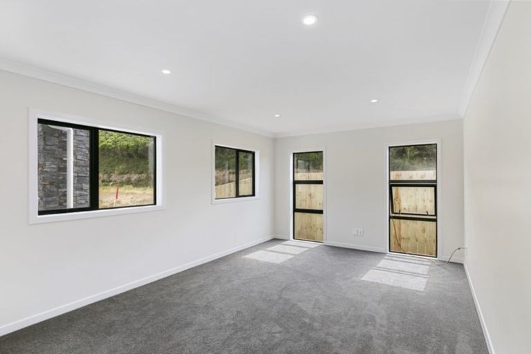 Photo of property in 6 Pihipihi Way, Crofton Downs, Wellington, 6035