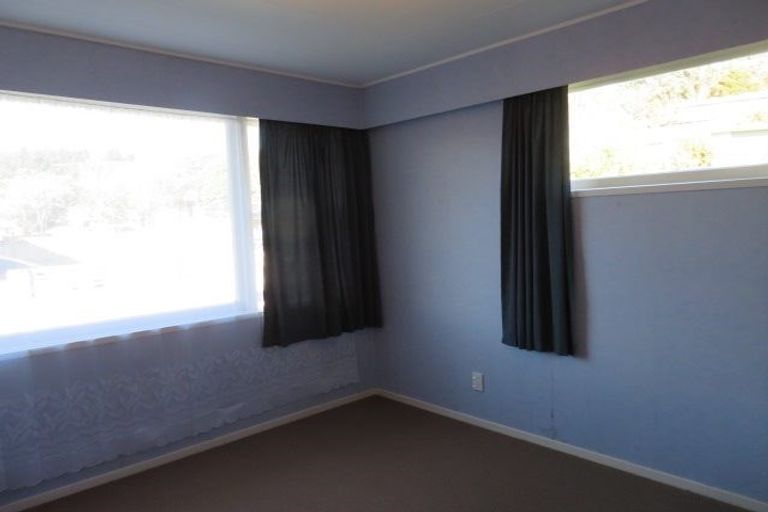Photo of property in 35 Hillside Drive, Maoribank, Upper Hutt, 5018