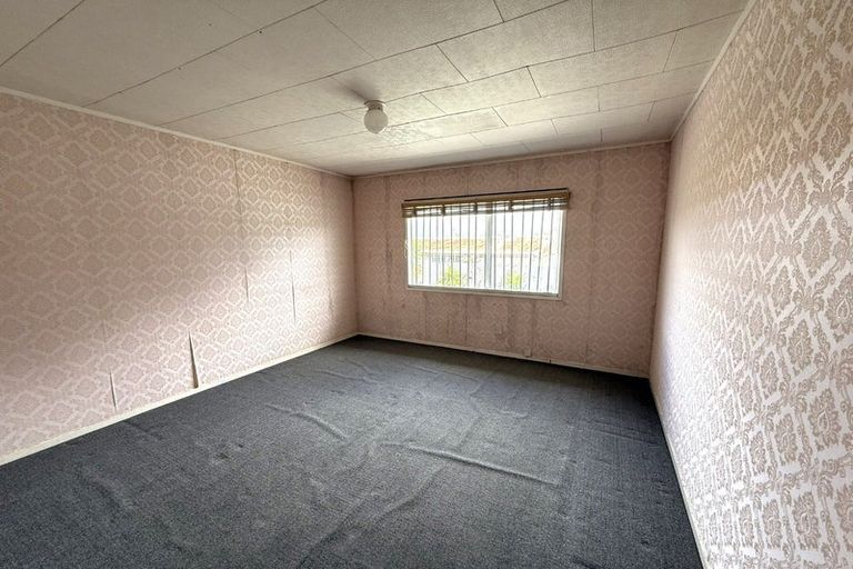 Photo of property in 190 Universal Drive, Henderson, Auckland, 0610