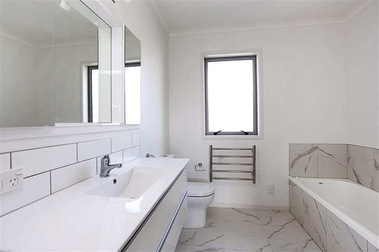 Photo of property in 505b Saint Aubyn Street East, Hastings, 4122