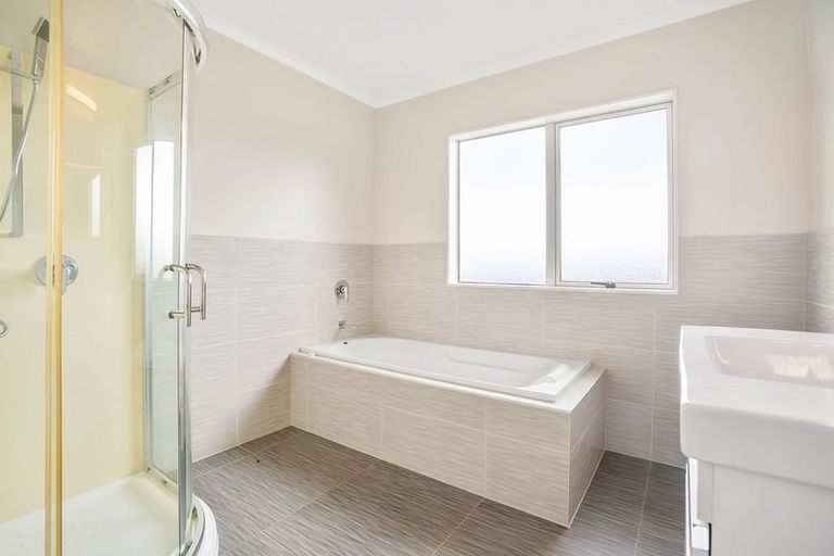 Photo of property in 13 Cape Vista Crescent, Pukekohe, 2120