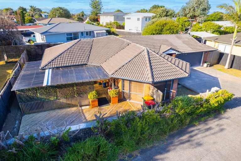 Photo of property in 12 Hocken Place, Mangere Bridge, Auckland, 2022