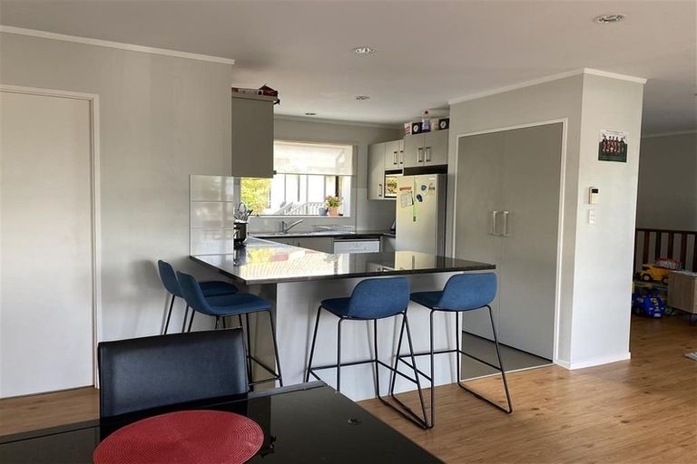 Photo of property in 22 Gosford Drive, Botany Downs, Auckland, 2010