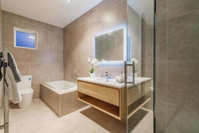 Photo of property in 3 Konoba Avenue, Kumeu, 0810