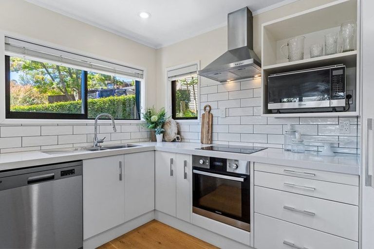 Photo of property in 1/12 Philson Terrace, Browns Bay, Auckland, 0630