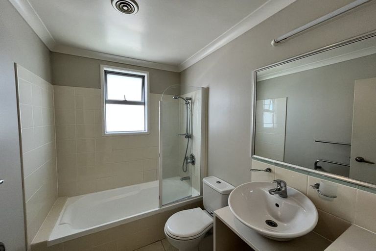 Photo of property in 9m Clearwater Cove, West Harbour, Auckland, 0618