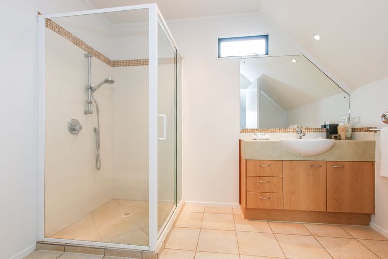 Photo of property in 21/15a Vinograd Drive, Te Atatu Peninsula, Auckland, 0610