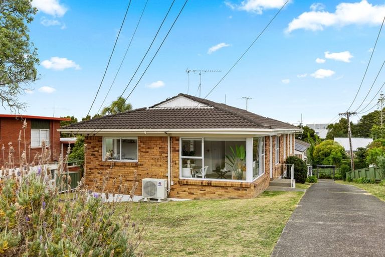 Photo of property in 1/242 Onewa Road, Birkenhead, Auckland, 0626