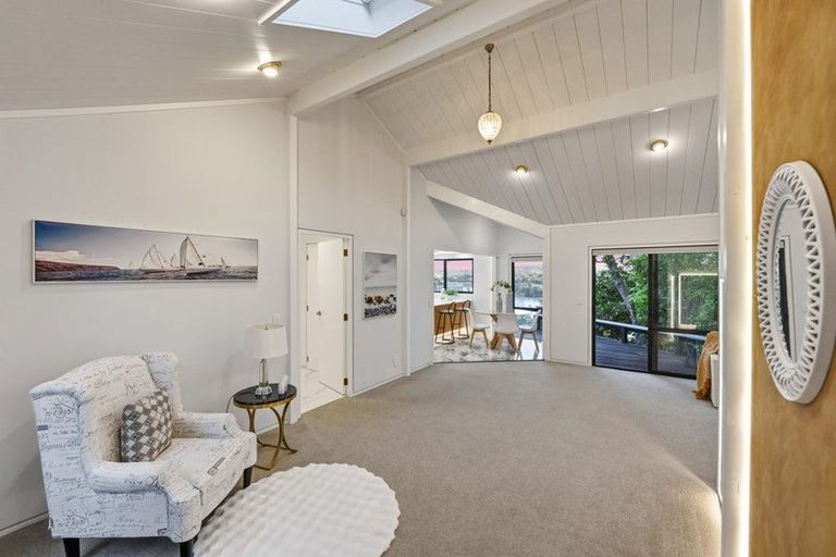 Photo of property in 45 Pohutukawa Avenue, Shelly Park, Auckland, 2014