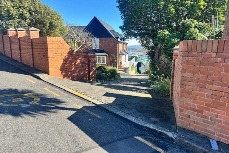 Photo of property in 14 Roslyn Road, Bluff Hill, Napier, 4110
