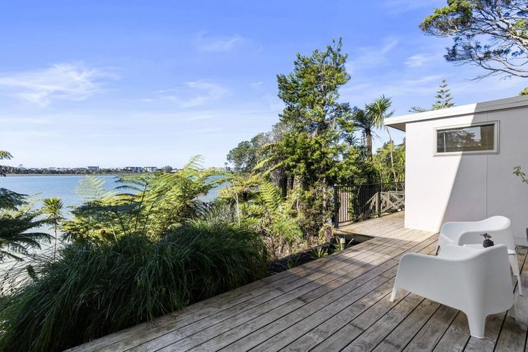Photo of property in 27 Ferry Parade, Herald Island, Auckland, 0618