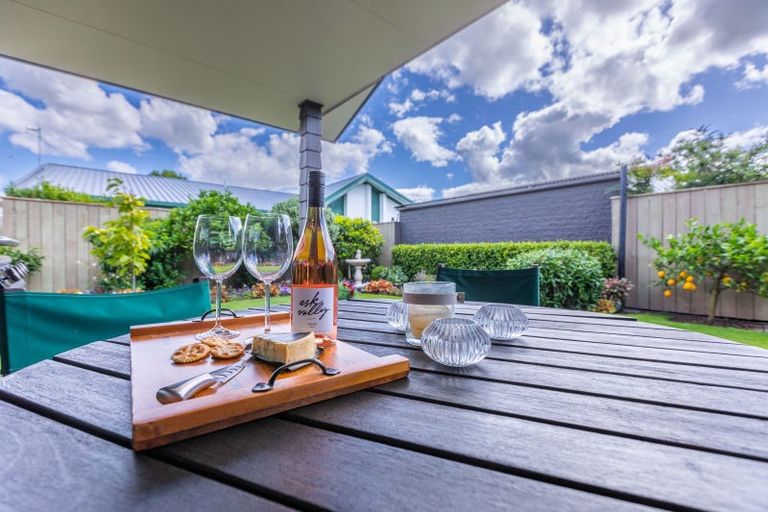 Photo of property in 6a Willow Drive, Taradale, Napier, 4112