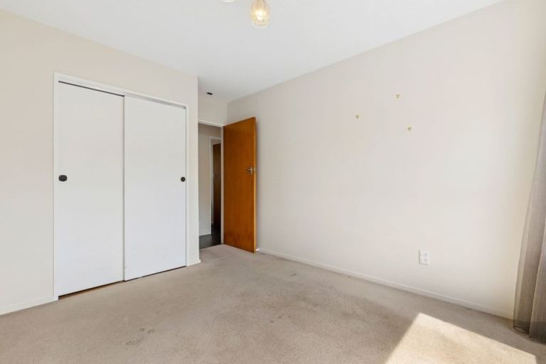 Photo of property in 2/92 North Avon Road, Richmond, Christchurch, 8013