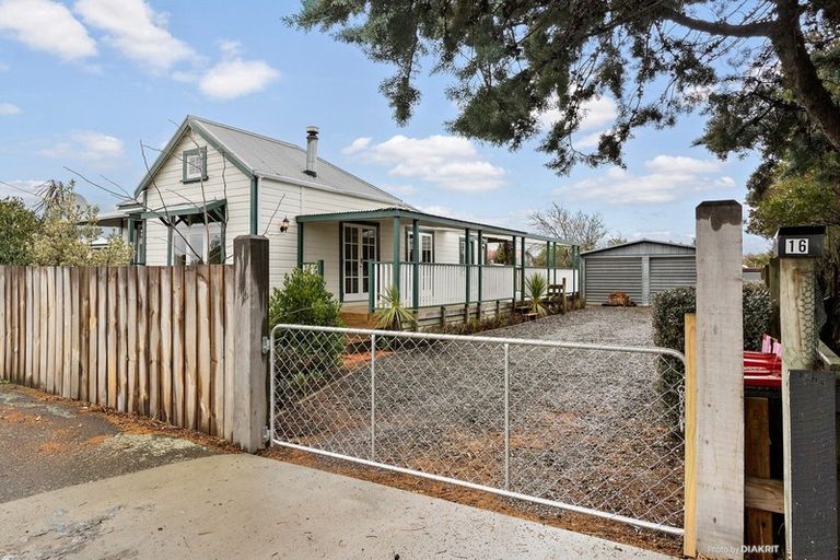 Photo of property in 16 New York Street, Martinborough, 5711