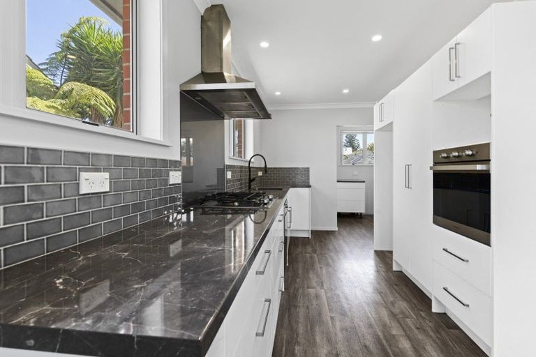 Photo of property in 103 Cook Street, Marfell, New Plymouth, 4310