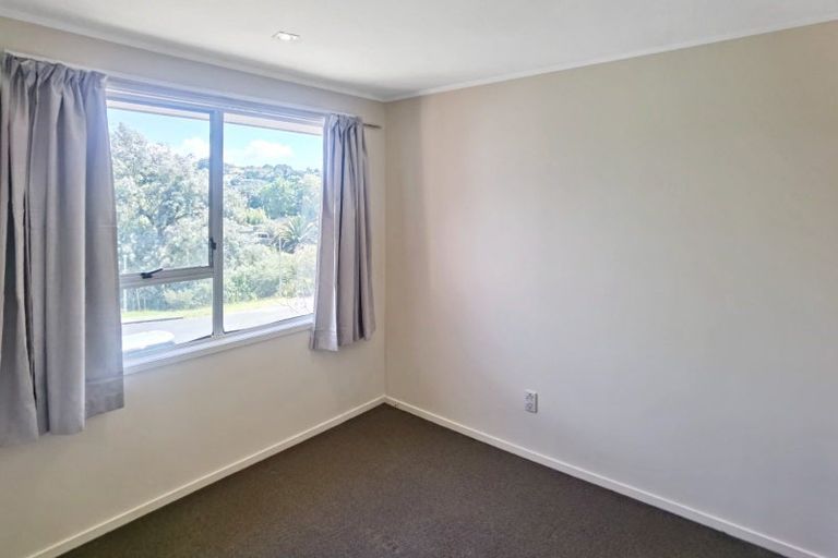 Photo of property in 15 Walnut Lane, Browns Bay, Auckland, 0630