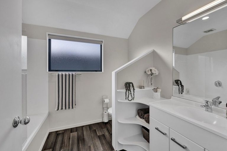 Photo of property in 2 Kawaroa Close, New Plymouth, 4310