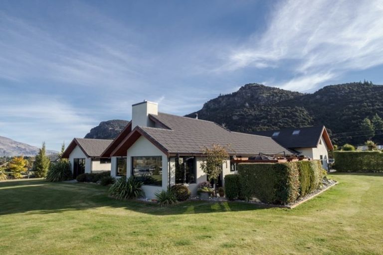 Photo of property in 980 Aubrey Road, Albert Town, Wanaka, 9305