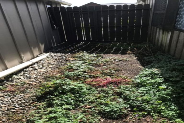 Photo of property in 1/22 Highland Park Drive, Highland Park, Auckland, 2010