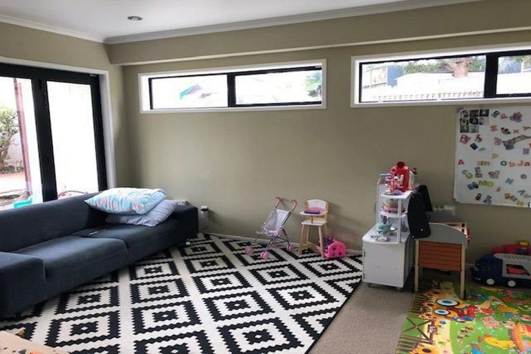 Photo of property in 17 Tercel Place, Sunnyhills, Auckland, 2010