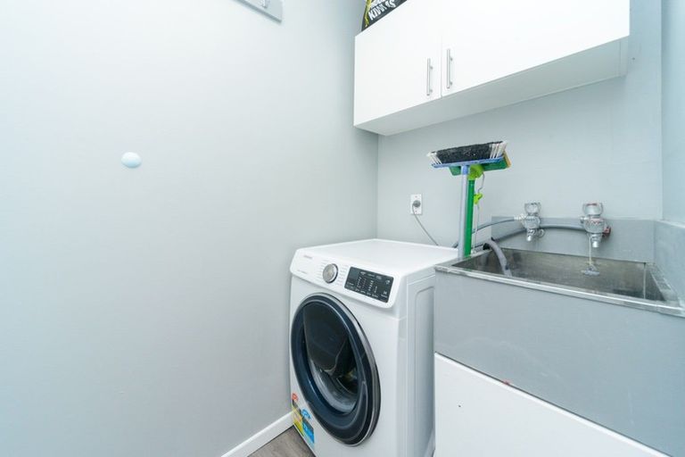 Photo of property in 10 Hillcrest Drive, Kelvin Grove, Palmerston North, 4414