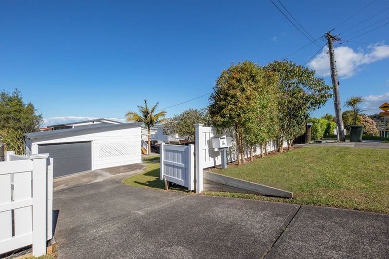 Photo of property in 22 Stottholm Road, Titirangi, Auckland, 0604