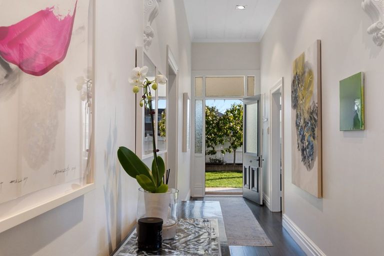 Photo of property in 2/70 Princes Street, Northcote Point, Auckland, 0627