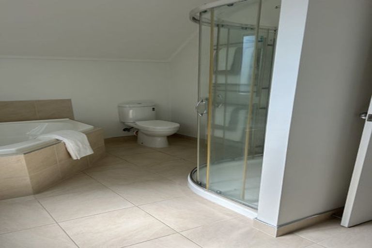 Photo of property in 1/1 Tern Place, Unsworth Heights, Auckland, 0632