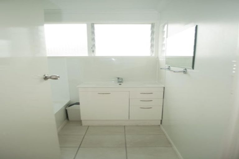 Photo of property in 23 Longburn Road, Henderson, Auckland, 0610