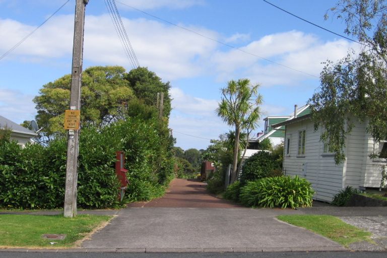 Photo of property in 2/9 Balmain Road, Birkenhead, Auckland, 0626