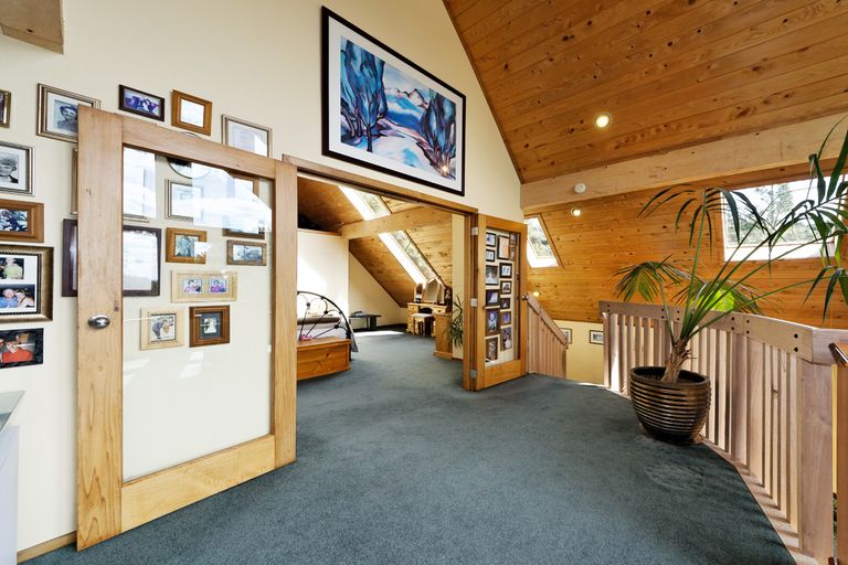 Photo of property in 11e Longfellow Parade, Glen Eden, Auckland, 0604