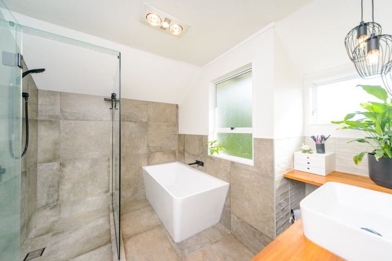 Photo of property in 23b Pahiatua Street, Hokowhitu, Palmerston North, 4410