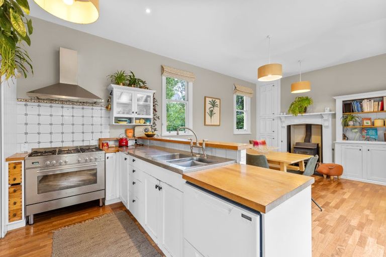 Photo of property in 93 Dyers Pass Road, Cashmere, Christchurch, 8022