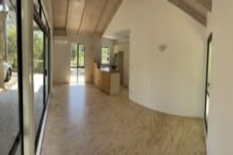 Photo of property in 7a Erica Road, Sunnynook, Auckland, 0620