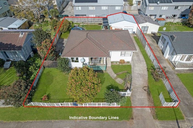 Photo of property in 14 Bedlington Avenue, Manurewa, Auckland, 2102