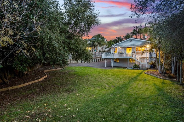 Photo of property in 13a Rodney Road, Northcote Point, Auckland, 0627